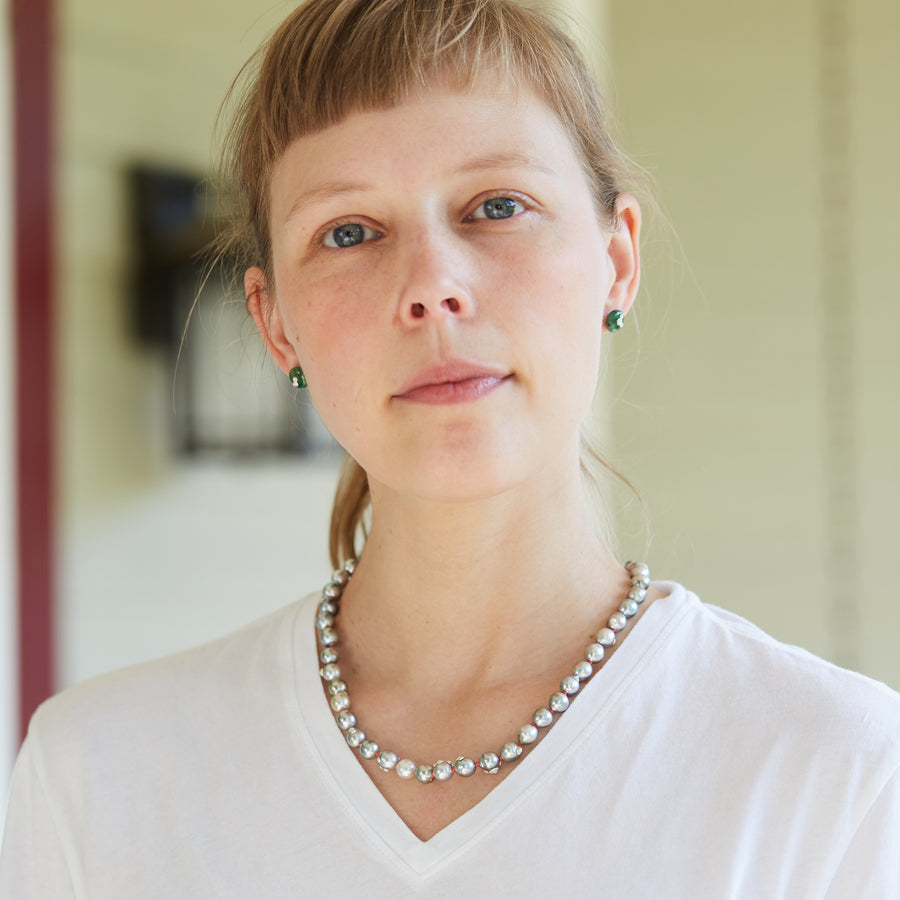 Tahitian pearl strand with silver barnacles photographer on person