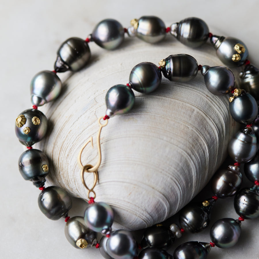 Tahitian pearl necklace with red silk thread