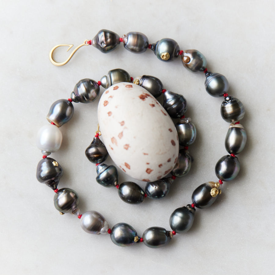 Tahitian pearl necklace with red string