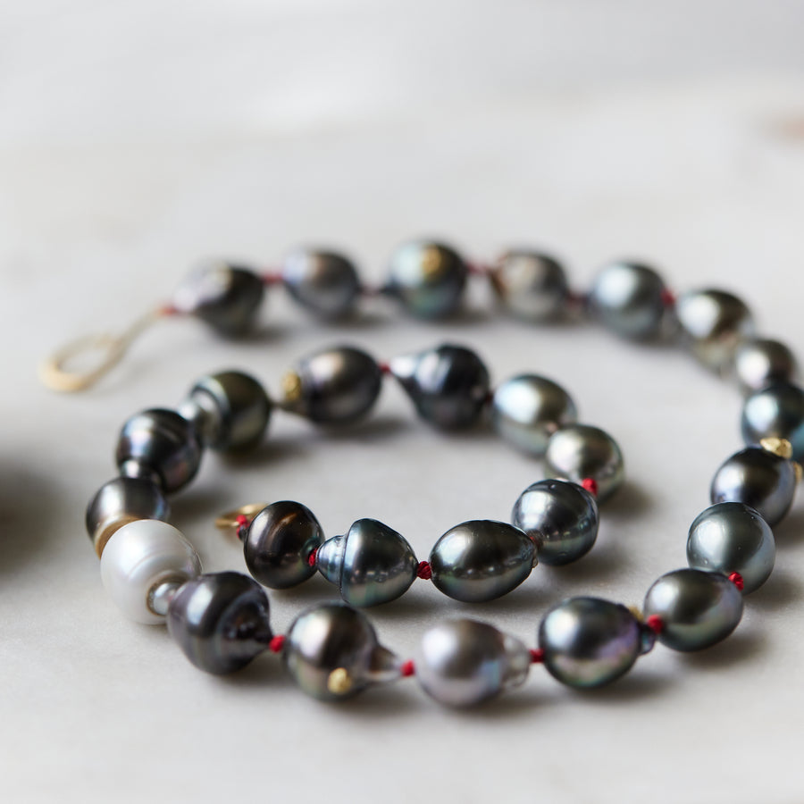 Tahitian pearl necklace with red string