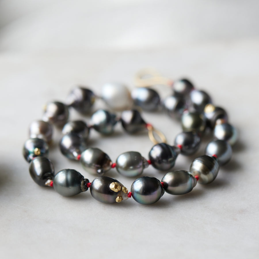 Tahitian pearl necklace with red string