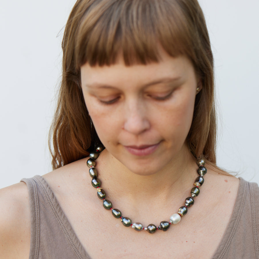 Tahitian pearl necklace with red string