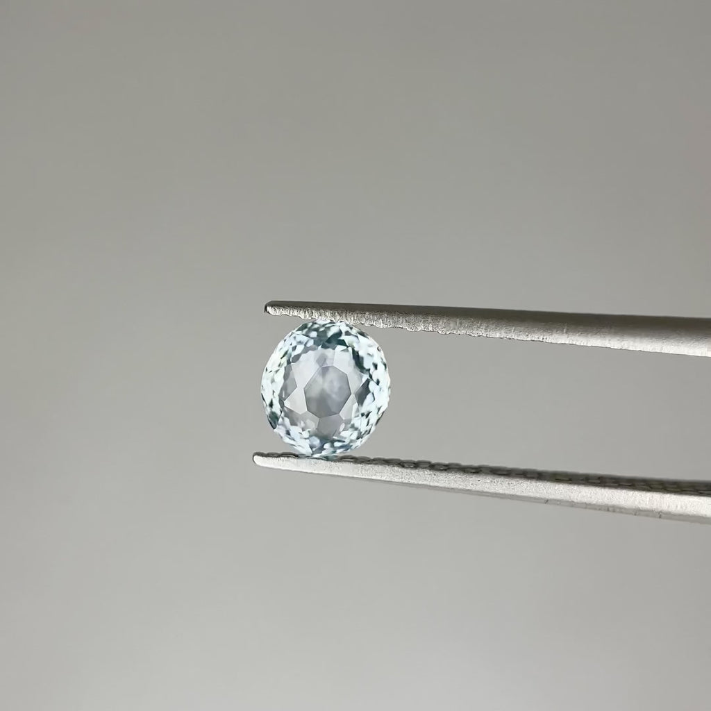 Video of 1.02ct Pale blue montana sapphire